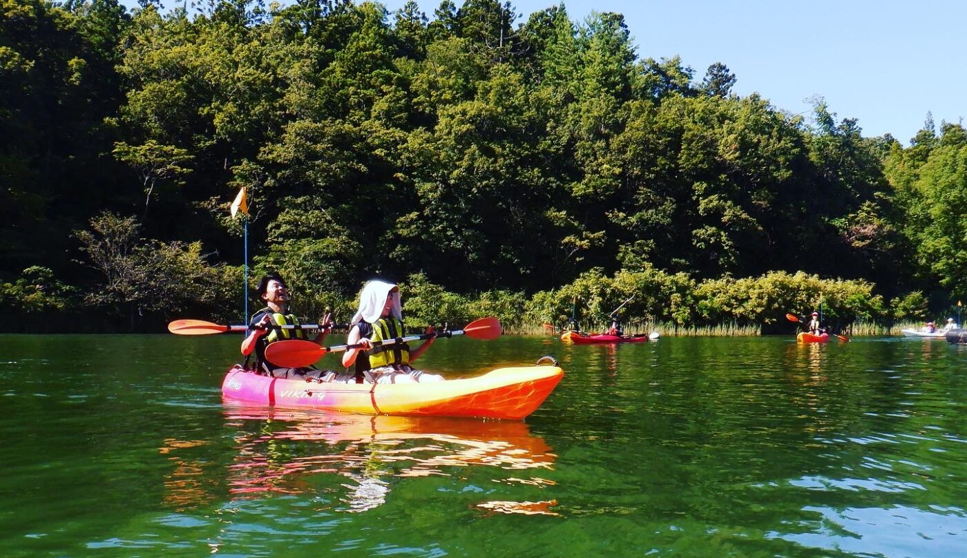 夏休みは、加茂湖でシーカヤックやSUPが人気です。 | 一般社団法人 フィールド佐渡